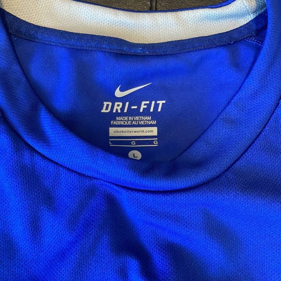 Set of 2 Nike Dri-Fit men’s shirts in size Large. - Picture 2 of 5